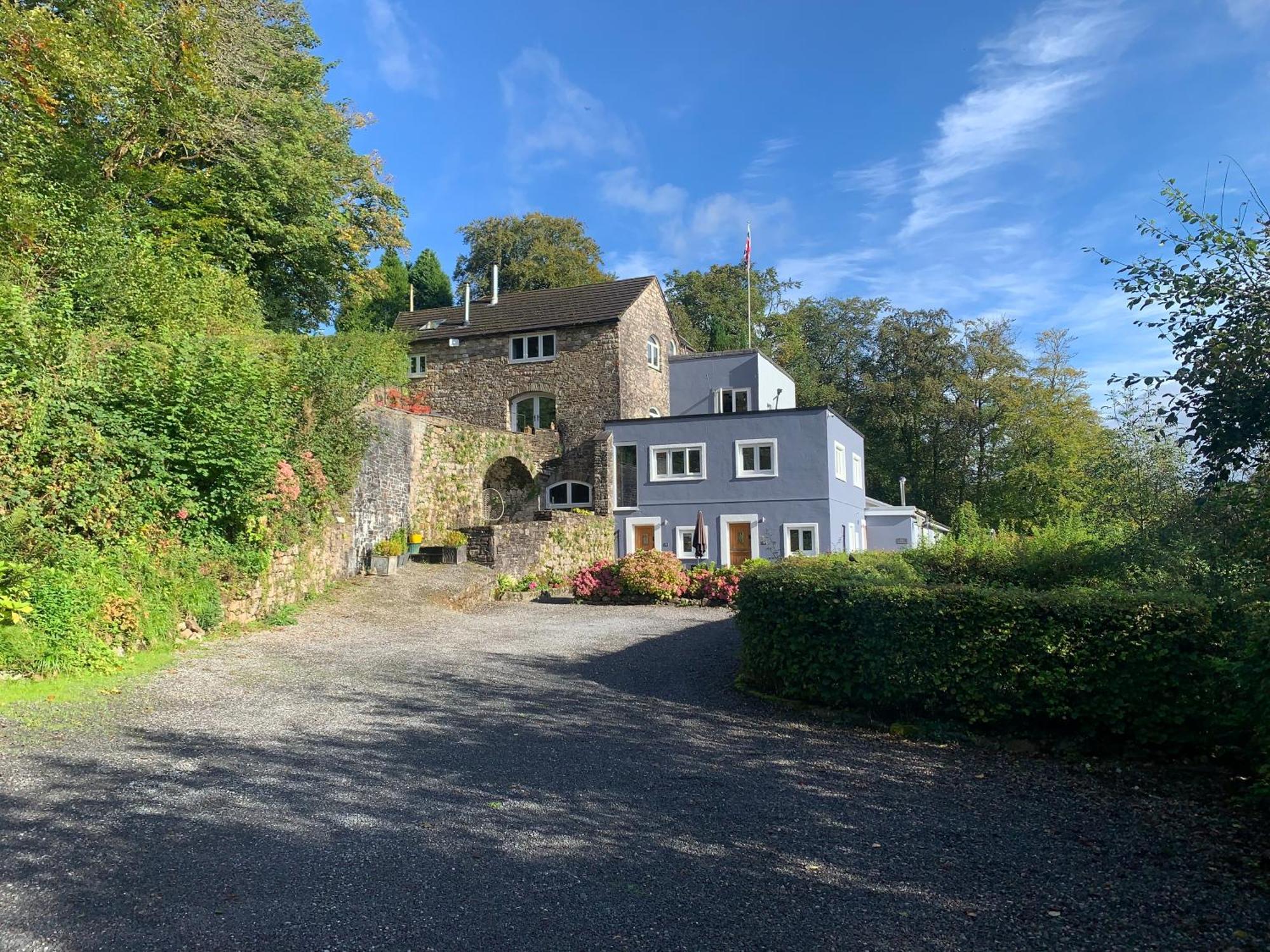 아만포드 The Mill At Glynhir B&B 외부 사진